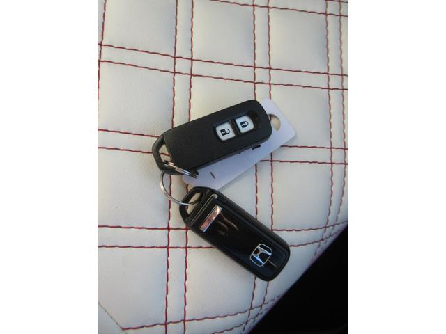 N-ONE G・Aパッケージ 禁煙車 衝突被害軽減ブレーキ クラッツィオレザーシートカバー 純正ナビTV ブルートゥース対応 バックカメラ ステアリングリモコン スマートキー オートライト 純正HID(12枚目)