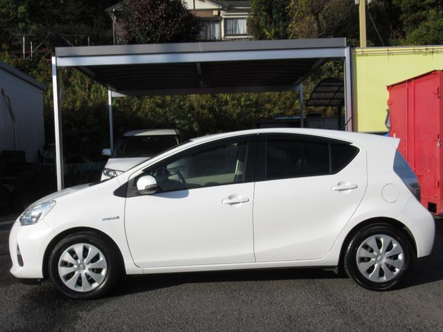 アクア Ｇ　スマートキー／ＴＲＣ／純正ＣＤ／ナノイーエアコン／運転席助手席シートヒーター／オートライト（3枚目）