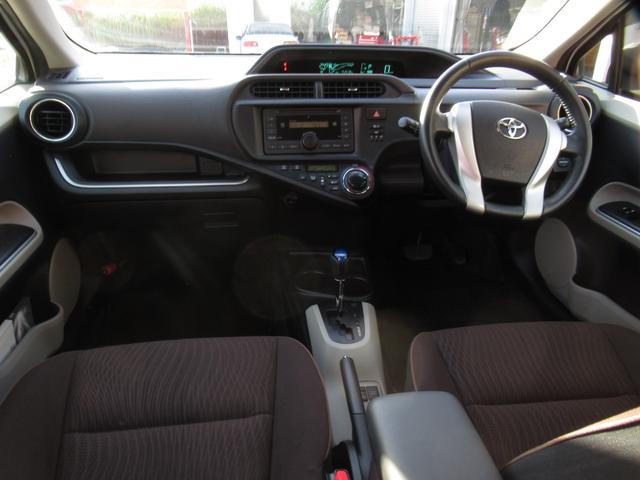 アクア Ｇ　スマートキー／ＴＲＣ／純正ＣＤ／ナノイーエアコン／運転席助手席シートヒーター／オートライト（5枚目）