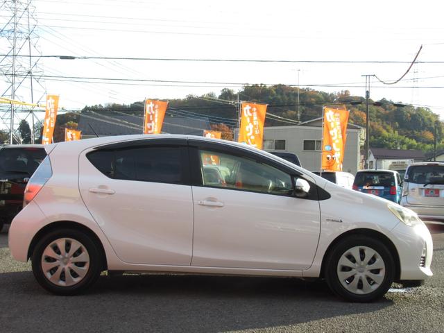 アクア Ｇ　スマートキー／ＴＲＣ／純正ＣＤ／ナノイーエアコン／運転席助手席シートヒーター／オートライト（16枚目）