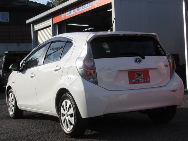 アクア Ｇ　スマートキー／ＴＲＣ／純正ＣＤ／ナノイーエアコン／運転席助手席シートヒーター／オートライト（17枚目）