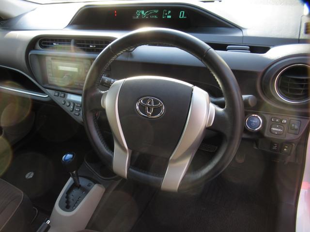 アクア Ｇ　スマートキー／ＴＲＣ／純正ＣＤ／ナノイーエアコン／運転席助手席シートヒーター／オートライト（19枚目）