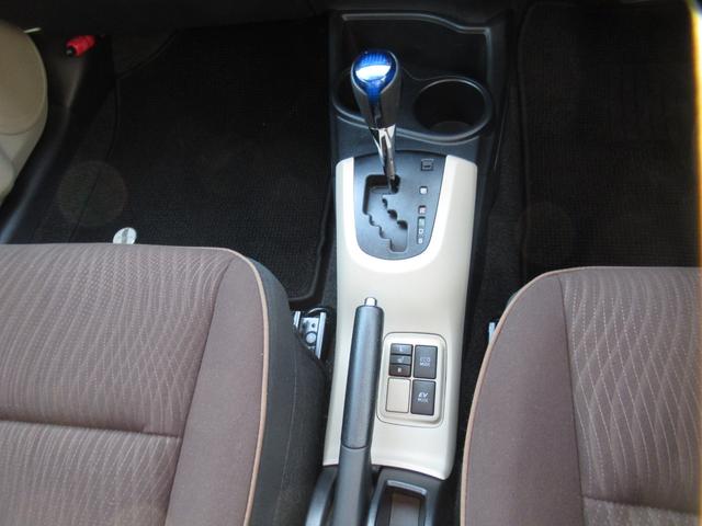 アクア Ｇ　スマートキー／ＴＲＣ／純正ＣＤ／ナノイーエアコン／運転席助手席シートヒーター／オートライト（22枚目）