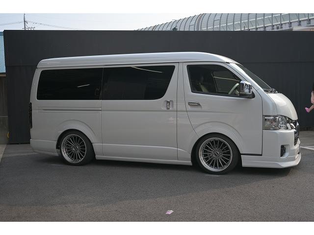 ハイエースバン スーパーＧＬ　ダークプライムＩＩ　ディーゼル車／パノラミックビューモニター／デュアルパワースライドドア／デジタルインナーミラー／ＥＳＳＥＸアルミホイール／ローダウン／ベッド付き／ＥＴＣ／ナビ（10枚目）