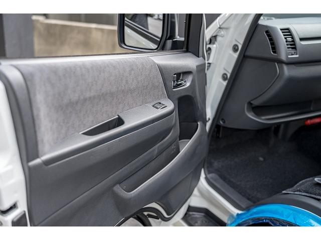 ハイエースワゴン ＧＬ　新車未登録／３ナンバー／１０人乗り／パノラミックビューモニター／デジタルインナーミラー／ＥＳＳＥＸアルミホイール／ローダウン／ＡＬＰＩＮＥ　ＢＩＧＸナビ／ＥＴＣ／電動スライドドア（56枚目）