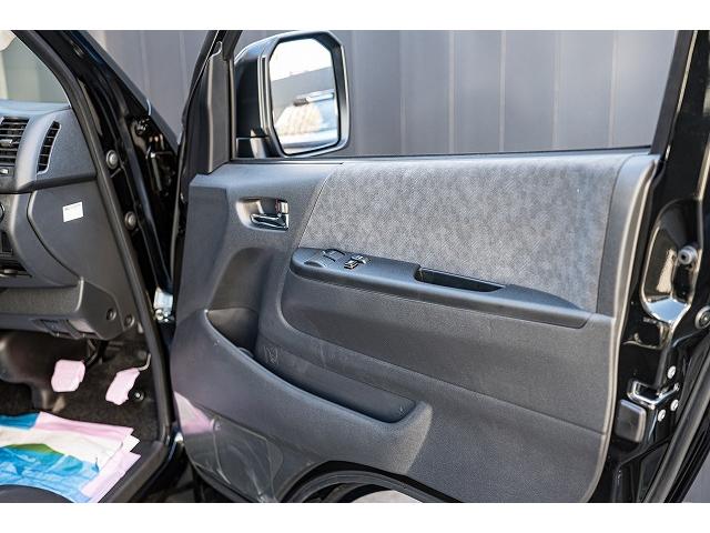 ハイエースワゴン ＧＬ　新車未登録／３ナンバー／１０人乗り／パノラミックビューモニター／デジタルインナーミラー／電動スライドドア／クリアランスソナー／ＥＳＳＥＸアルミホイール／ローダウン／（61枚目）