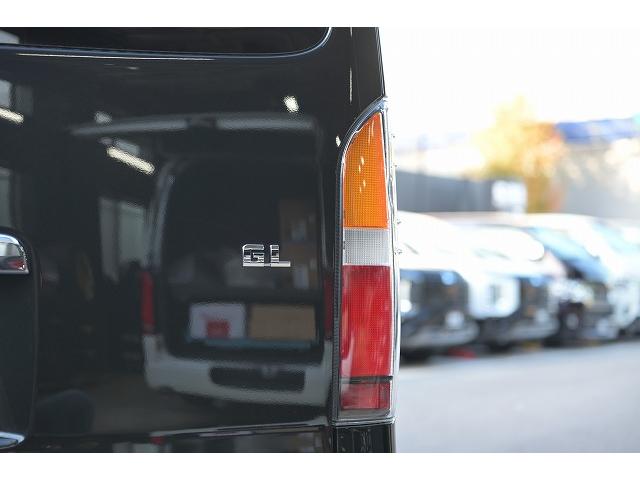 ハイエースワゴン ＧＬ　新車未登録／１０人乗り／３ナンバー／ベッドキット４ブラウン仕様／クリムソンディーンクロスカントリー　ホワイトリボンセット／ＲＩＶＡＩ　コーナーレンズカバー／ＣＬＡＳＳＩＣ　テールランプ／シートカバー（18枚目）