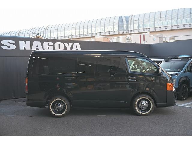 ハイエースワゴン ＧＬ　新車未登録／１０人乗り／３ナンバー／ベッドキット４ブラウン仕様／クリムソンディーンクロスカントリー　ホワイトリボンセット／ＲＩＶＡＩ　コーナーレンズカバー／ＣＬＡＳＳＩＣ　テールランプ／シートカバー（22枚目）