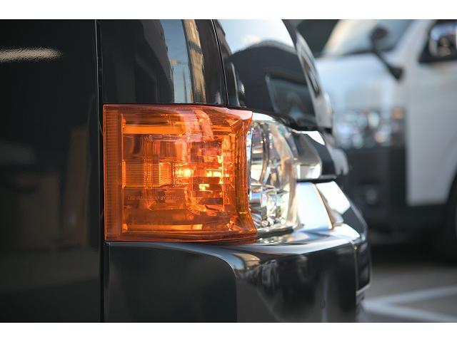 ハイエースワゴン ＧＬ　新車未登録／１０人乗り／３ナンバー／ベッドキット４ブラウン仕様／クリムソンディーンクロスカントリー　ホワイトリボンセット／ＲＩＶＡＩ　コーナーレンズカバー／ＣＬＡＳＳＩＣ　テールランプ／シートカバー（26枚目）