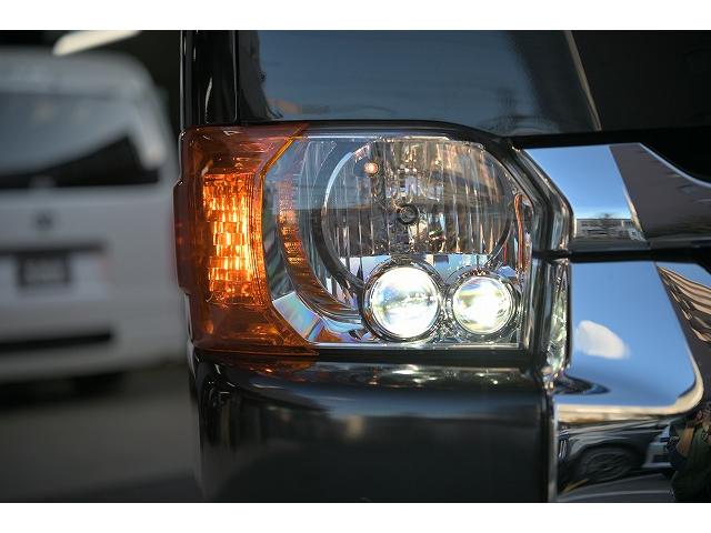 ハイエースワゴン ＧＬ　新車未登録／１０人乗り／３ナンバー／ベッドキット４ブラウン仕様／クリムソンディーンクロスカントリー　ホワイトリボンセット／ＲＩＶＡＩ　コーナーレンズカバー／ＣＬＡＳＳＩＣ　テールランプ／シートカバー（27枚目）