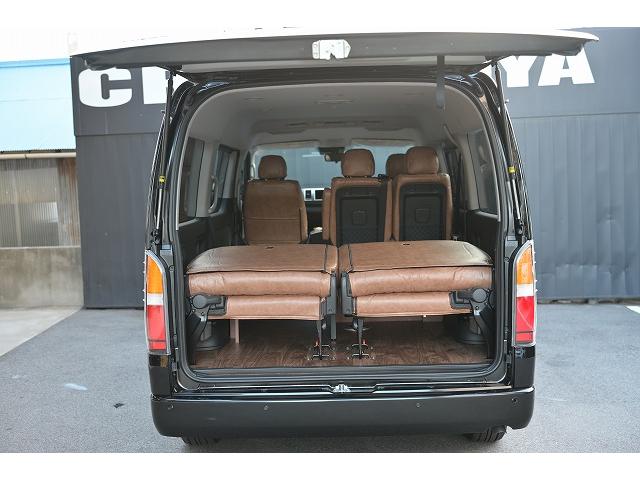 ハイエースワゴン ＧＬ　新車未登録／１０人乗り／３ナンバー／ベッドキット４ブラウン仕様／クリムソンディーンクロスカントリー　ホワイトリボンセット／ＲＩＶＡＩ　コーナーレンズカバー／ＣＬＡＳＳＩＣ　テールランプ／シートカバー（41枚目）