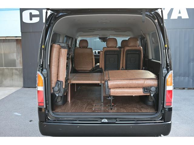 ハイエースワゴン ＧＬ　新車未登録／１０人乗り／３ナンバー／ベッドキット４ブラウン仕様／クリムソンディーンクロスカントリー　ホワイトリボンセット／ＲＩＶＡＩ　コーナーレンズカバー／ＣＬＡＳＳＩＣ　テールランプ／シートカバー（42枚目）