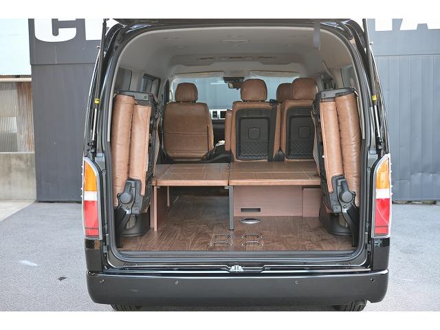 ハイエースワゴン ＧＬ　新車未登録／１０人乗り／３ナンバー／ベッドキット４ブラウン仕様／クリムソンディーンクロスカントリー　ホワイトリボンセット／ＲＩＶＡＩ　コーナーレンズカバー／ＣＬＡＳＳＩＣ　テールランプ／シートカバー（43枚目）