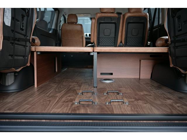 ハイエースワゴン ＧＬ　新車未登録／１０人乗り／３ナンバー／ベッドキット４ブラウン仕様／クリムソンディーンクロスカントリー　ホワイトリボンセット／ＲＩＶＡＩ　コーナーレンズカバー／ＣＬＡＳＳＩＣ　テールランプ／シートカバー（44枚目）