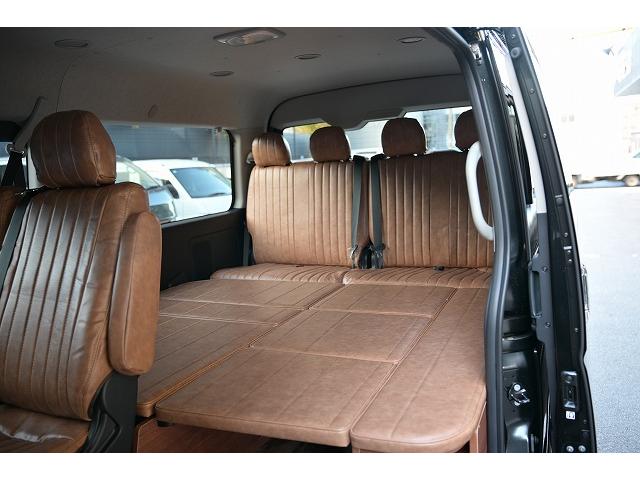 ハイエースワゴン ＧＬ　新車未登録／１０人乗り／３ナンバー／ベッドキット４ブラウン仕様／クリムソンディーンクロスカントリー　ホワイトリボンセット／ＲＩＶＡＩ　コーナーレンズカバー／ＣＬＡＳＳＩＣ　テールランプ／シートカバー（47枚目）