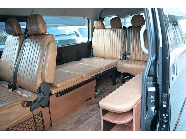 ハイエースワゴン ＧＬ　新車未登録／１０人乗り／３ナンバー／ベッドキット４ブラウン仕様／クリムソンディーンクロスカントリー　ホワイトリボンセット／ＲＩＶＡＩ　コーナーレンズカバー／ＣＬＡＳＳＩＣ　テールランプ／シートカバー（49枚目）