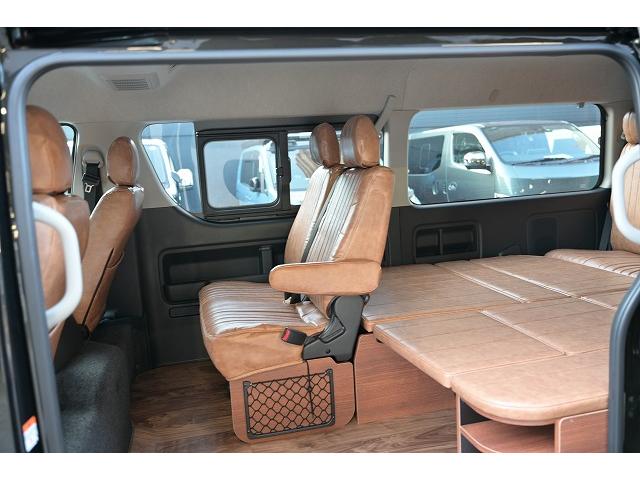 ハイエースワゴン ＧＬ　新車未登録／１０人乗り／３ナンバー／ベッドキット４ブラウン仕様／クリムソンディーンクロスカントリー　ホワイトリボンセット／ＲＩＶＡＩ　コーナーレンズカバー／ＣＬＡＳＳＩＣ　テールランプ／シートカバー（50枚目）