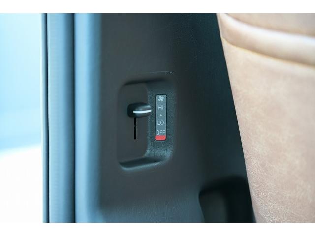 ハイエースワゴン ＧＬ　新車未登録／１０人乗り／３ナンバー／ベッドキット４ブラウン仕様／クリムソンディーンクロスカントリー　ホワイトリボンセット／ＲＩＶＡＩ　コーナーレンズカバー／ＣＬＡＳＳＩＣ　テールランプ／シートカバー（52枚目）