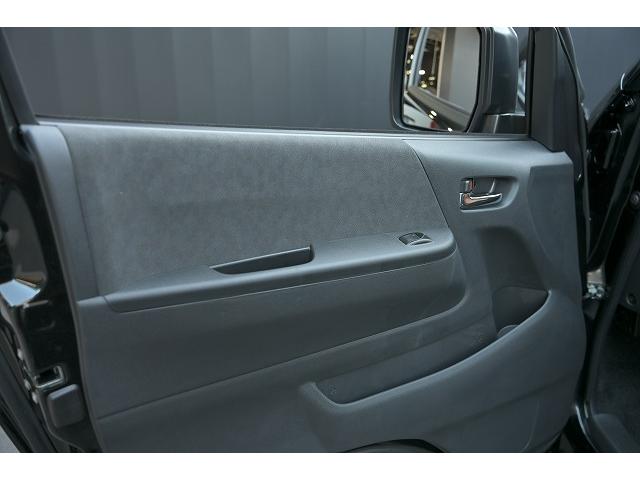 ハイエースワゴン ＧＬ　新車未登録／１０人乗り／３ナンバー／ベッドキット４ブラウン仕様／クリムソンディーンクロスカントリー　ホワイトリボンセット／ＲＩＶＡＩ　コーナーレンズカバー／ＣＬＡＳＳＩＣ　テールランプ／シートカバー（54枚目）