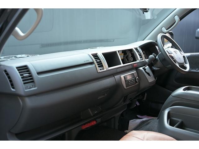 ハイエースワゴン ＧＬ　新車未登録／１０人乗り／３ナンバー／ベッドキット４ブラウン仕様／クリムソンディーンクロスカントリー　ホワイトリボンセット／ＲＩＶＡＩ　コーナーレンズカバー／ＣＬＡＳＳＩＣ　テールランプ／シートカバー（55枚目）