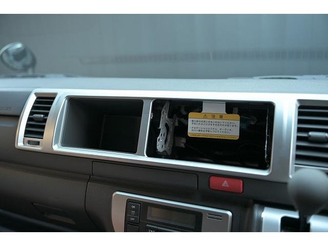 ハイエースワゴン ＧＬ　新車未登録／１０人乗り／３ナンバー／ベッドキット４ブラウン仕様／クリムソンディーンクロスカントリー　ホワイトリボンセット／ＲＩＶＡＩ　コーナーレンズカバー／ＣＬＡＳＳＩＣ　テールランプ／シートカバー（63枚目）