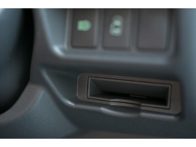 ハイエースワゴン ＧＬ　新車未登録／１０人乗り／３ナンバー／ベッドキット４ブラウン仕様／クリムソンディーンクロスカントリー　ホワイトリボンセット／ＲＩＶＡＩ　コーナーレンズカバー／ＣＬＡＳＳＩＣ　テールランプ／シートカバー（71枚目）