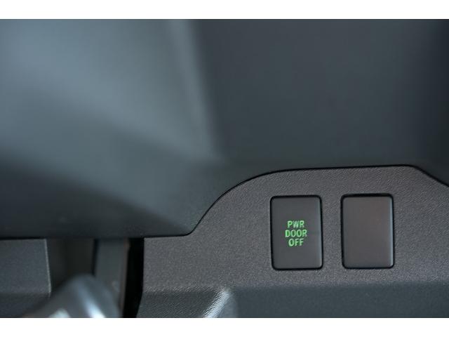 ハイエースワゴン ＧＬ　新車未登録／１０人乗り／３ナンバー／ベッドキット４ブラウン仕様／クリムソンディーンクロスカントリー　ホワイトリボンセット／ＲＩＶＡＩ　コーナーレンズカバー／ＣＬＡＳＳＩＣ　テールランプ／シートカバー（72枚目）