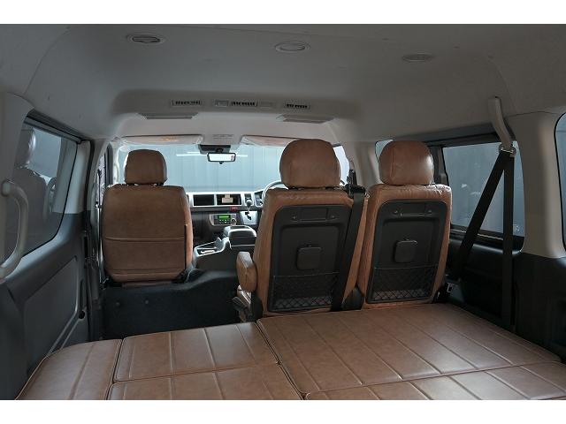 ハイエースワゴン ＧＬ　新車未登録／１０人乗り／３ナンバー／ベッドキット４ブラウン仕様／クリムソンディーンクロスカントリー　ホワイトリボンセット／ＲＩＶＡＩ　コーナーレンズカバー／ＣＬＡＳＳＩＣ　テールランプ／シートカバー（80枚目）