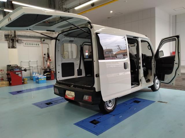 ハイゼットカーゴ ＤＸ　サポカーＳワイド適合　オーディオ　エアコン　アクセサリーソケット　コーナーセンサー　アイドリングストップ　光軸調整ダイヤル　横滑り防止機能　誤発進抑制機能　パワーウインドウ　キーレス（9枚目）