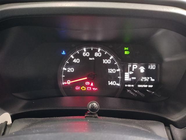 ハイゼットカーゴ ＤＸ　サポカーＳワイド適合　オーディオ　エアコン　アクセサリーソケット　コーナーセンサー　アイドリングストップ　光軸調整ダイヤル　横滑り防止機能　誤発進抑制機能　パワーウインドウ　キーレス（15枚目）