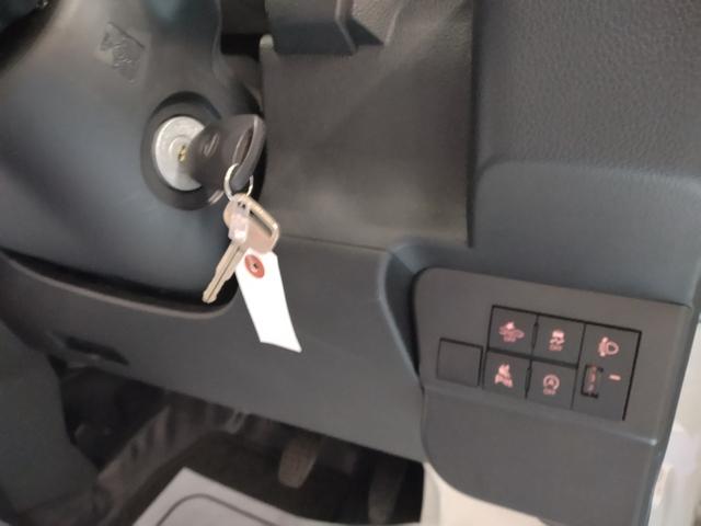 ハイゼットカーゴ ＤＸ　サポカーＳワイド適合　オーディオ　エアコン　アクセサリーソケット　コーナーセンサー　アイドリングストップ　光軸調整ダイヤル　横滑り防止機能　誤発進抑制機能　パワーウインドウ　キーレス（16枚目）
