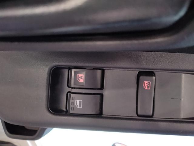 ハイゼットカーゴ ＤＸ　サポカーＳワイド適合　オーディオ　エアコン　アクセサリーソケット　コーナーセンサー　アイドリングストップ　光軸調整ダイヤル　横滑り防止機能　誤発進抑制機能　パワーウインドウ　キーレス（17枚目）