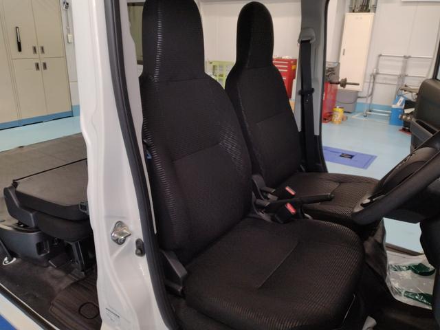 ハイゼットカーゴ ＤＸ　サポカーＳワイド適合　オーディオ　エアコン　アクセサリーソケット　コーナーセンサー　アイドリングストップ　光軸調整ダイヤル　横滑り防止機能　誤発進抑制機能　パワーウインドウ　キーレス（18枚目）