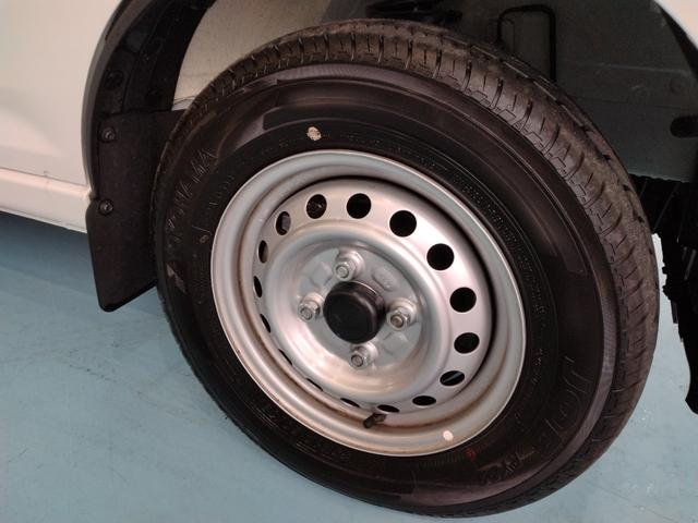 ハイゼットカーゴ ＤＸ　サポカーＳワイド適合　オーディオ　エアコン　アクセサリーソケット　コーナーセンサー　アイドリングストップ　光軸調整ダイヤル　横滑り防止機能　誤発進抑制機能　パワーウインドウ　キーレス（21枚目）