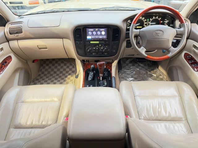 ランドクルーザー１００ ＶＸリミテッド　Ｇセレクション　丸目仕様／ベージュ全塗装／ＴＯＹＯＴＡロゴグリル／マルチレス／センターデフロック／メモリーナビ／バックカメラ／Ｂｌｕｅｔｏｏｔｈ接続／ドラレコ／サンルーフ／シートヒーター／パワーシート／クーラーＢＯＸ（15枚目）