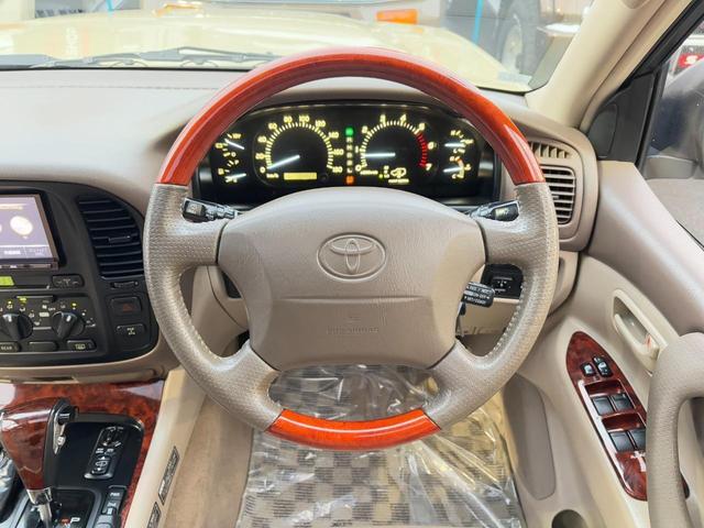 ランドクルーザー１００ ＶＸリミテッド　Ｇセレクション　丸目仕様／ベージュ全塗装／ＴＯＹＯＴＡロゴグリル／マルチレス／センターデフロック／メモリーナビ／バックカメラ／Ｂｌｕｅｔｏｏｔｈ接続／ドラレコ／サンルーフ／シートヒーター／パワーシート／クーラーＢＯＸ（16枚目）