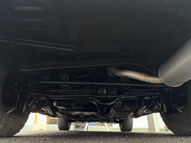 ランドクルーザー１００ ＶＸリミテッド　Ｇセレクション　丸目仕様／ベージュ全塗装／ＴＯＹＯＴＡロゴグリル／マルチレス／センターデフロック／メモリーナビ／バックカメラ／Ｂｌｕｅｔｏｏｔｈ接続／ドラレコ／サンルーフ／シートヒーター／パワーシート／クーラーＢＯＸ（26枚目）