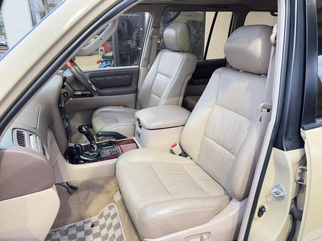 ランドクルーザー１００ ＶＸリミテッド　Ｇセレクション　丸目仕様／ベージュ全塗装／ＴＯＹＯＴＡロゴグリル／マルチレス／センターデフロック／メモリーナビ／バックカメラ／Ｂｌｕｅｔｏｏｔｈ接続／ドラレコ／サンルーフ／シートヒーター／パワーシート／クーラーＢＯＸ（31枚目）