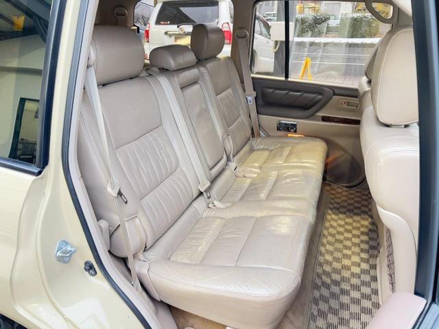 ランドクルーザー１００ ＶＸリミテッド　Ｇセレクション　丸目仕様／ベージュ全塗装／ＴＯＹＯＴＡロゴグリル／マルチレス／センターデフロック／メモリーナビ／バックカメラ／Ｂｌｕｅｔｏｏｔｈ接続／ドラレコ／サンルーフ／シートヒーター／パワーシート／クーラーＢＯＸ（33枚目）