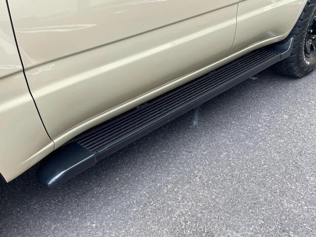 ランドクルーザー１００ ＶＸリミテッド　Ｇセレクション　丸目仕様／ベージュ全塗装／ＴＯＹＯＴＡロゴグリル／マルチレス／センターデフロック／メモリーナビ／バックカメラ／Ｂｌｕｅｔｏｏｔｈ接続／ドラレコ／サンルーフ／シートヒーター／パワーシート／クーラーＢＯＸ（67枚目）