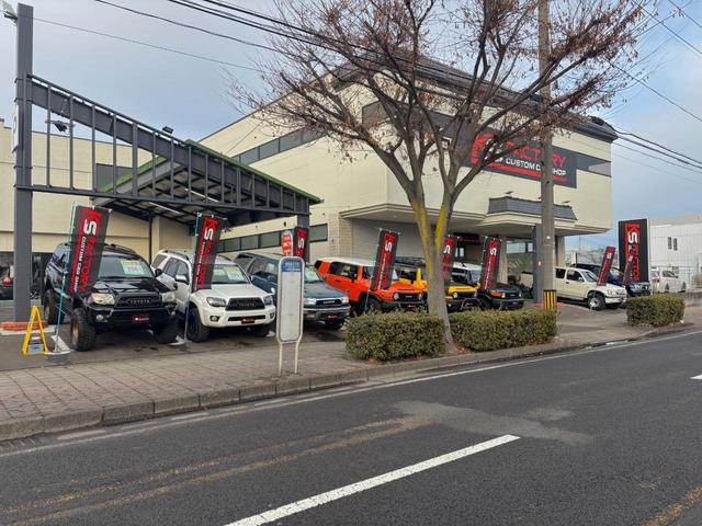 ランドクルーザー１００ ＶＸリミテッド　ユーザー買取車／ＮＯＸ適合済み／最終型／マルチレス／タイベル交換済み／フルノーマル／ＴＯＹＯオプカンＡＴタイヤ／純正１７ＡＷ／社外ＳＤナビ・フルセグＴＶ／バックカメラ／センターデフロック付き（76枚目）