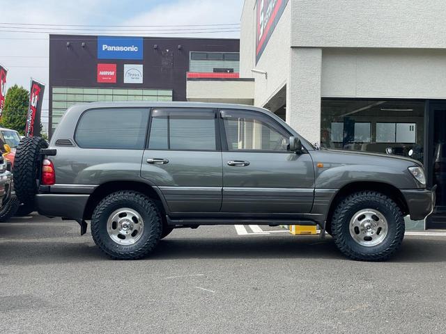 ランドクルーザー１００ ＶＸリミテッド　新品ジオランダーＭＴタイヤ／新品ＭＬＪエクストリームＪＤスロット１６ＡＷ／新品ウッドステアリング／新品シフトノブ／リアデフロック付き／４速ＡＴ／ディーゼルターボ／クールＢＯＸ／シートヒーター／ＡＨＣ付（10枚目）