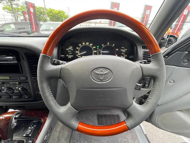 ランドクルーザー１００ ＶＸリミテッド　新品ジオランダーＭＴタイヤ／新品ＭＬＪエクストリームＪＤスロット１６ＡＷ／新品ウッドステアリング／新品シフトノブ／リアデフロック付き／４速ＡＴ／ディーゼルターボ／クールＢＯＸ／シートヒーター／ＡＨＣ付（14枚目）