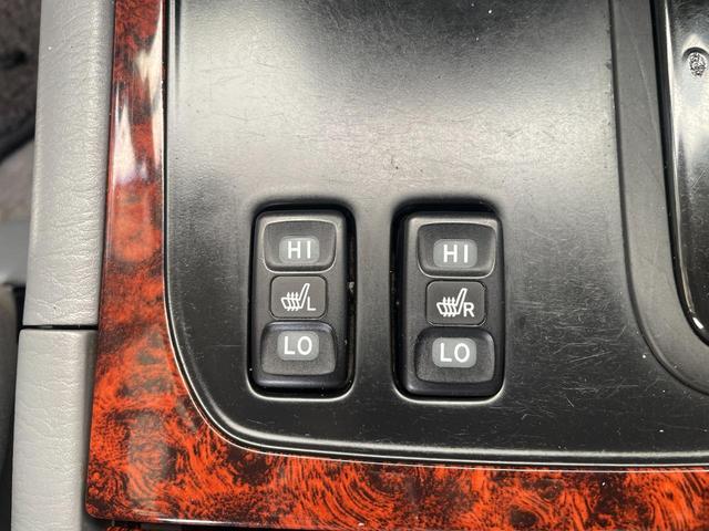 ランドクルーザー１００ ＶＸリミテッド　新品ジオランダーＭＴタイヤ／新品ＭＬＪエクストリームＪＤスロット１６ＡＷ／新品ウッドステアリング／新品シフトノブ／リアデフロック付き／４速ＡＴ／ディーゼルターボ／クールＢＯＸ／シートヒーター／ＡＨＣ付（16枚目）