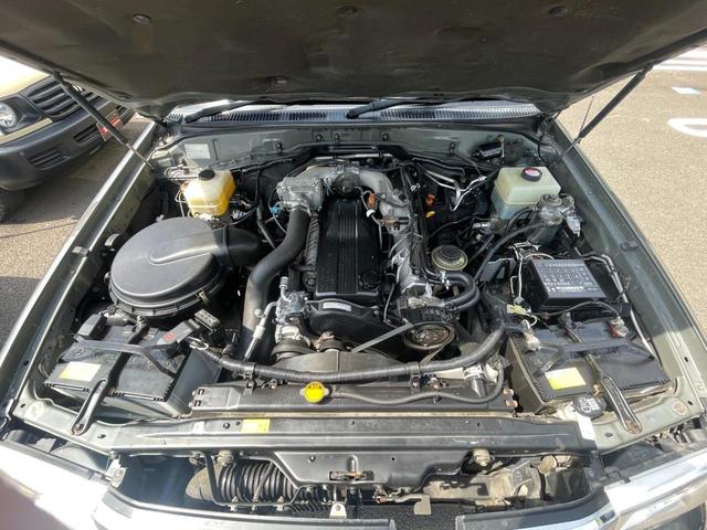 ランドクルーザー１００ ＶＸリミテッド　新品ジオランダーＭＴタイヤ／新品ＭＬＪエクストリームＪＤスロット１６ＡＷ／新品ウッドステアリング／新品シフトノブ／リアデフロック付き／４速ＡＴ／ディーゼルターボ／クールＢＯＸ／シートヒーター／ＡＨＣ付（19枚目）