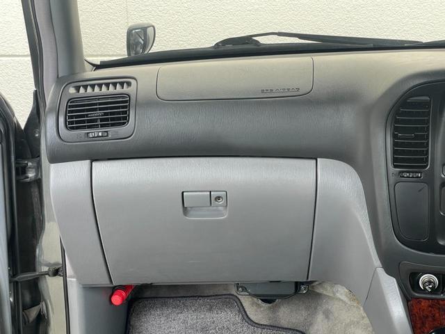 ランドクルーザー１００ ＶＸリミテッド　新品ジオランダーＭＴタイヤ／新品ＭＬＪエクストリームＪＤスロット１６ＡＷ／新品ウッドステアリング／新品シフトノブ／リアデフロック付き／４速ＡＴ／ディーゼルターボ／クールＢＯＸ／シートヒーター／ＡＨＣ付（25枚目）