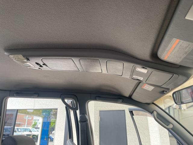 ランドクルーザー１００ ＶＸリミテッド　新品ジオランダーＭＴタイヤ／新品ＭＬＪエクストリームＪＤスロット１６ＡＷ／新品ウッドステアリング／新品シフトノブ／リアデフロック付き／４速ＡＴ／ディーゼルターボ／クールＢＯＸ／シートヒーター／ＡＨＣ付（40枚目）