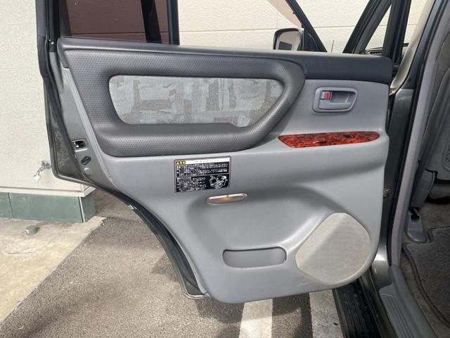 ランドクルーザー１００ ＶＸリミテッド　新品ジオランダーＭＴタイヤ／新品ＭＬＪエクストリームＪＤスロット１６ＡＷ／新品ウッドステアリング／新品シフトノブ／リアデフロック付き／４速ＡＴ／ディーゼルターボ／クールＢＯＸ／シートヒーター／ＡＨＣ付（46枚目）