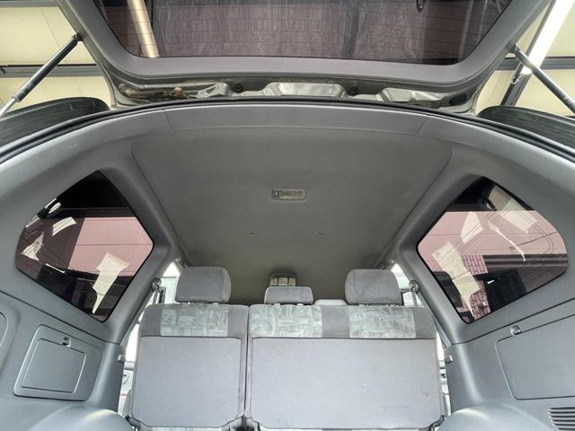ランドクルーザー１００ ＶＸリミテッド　新品ジオランダーＭＴタイヤ／新品ＭＬＪエクストリームＪＤスロット１６ＡＷ／新品ウッドステアリング／新品シフトノブ／リアデフロック付き／４速ＡＴ／ディーゼルターボ／クールＢＯＸ／シートヒーター／ＡＨＣ付（50枚目）