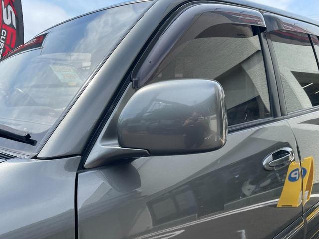 ランドクルーザー１００ ＶＸリミテッド　新品ジオランダーＭＴタイヤ／新品ＭＬＪエクストリームＪＤスロット１６ＡＷ／新品ウッドステアリング／新品シフトノブ／リアデフロック付き／４速ＡＴ／ディーゼルターボ／クールＢＯＸ／シートヒーター／ＡＨＣ付（60枚目）
